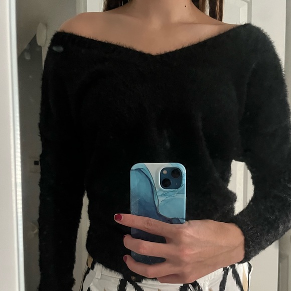 BRAND NEW* fuzzy knot sweater - Picture 5 of 6